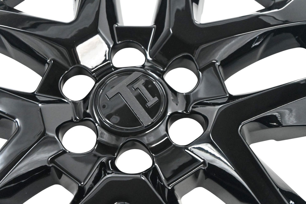 Close-up of WSK755-18BLK gloss black wheel skins for 2023 Chevrolet Traverse