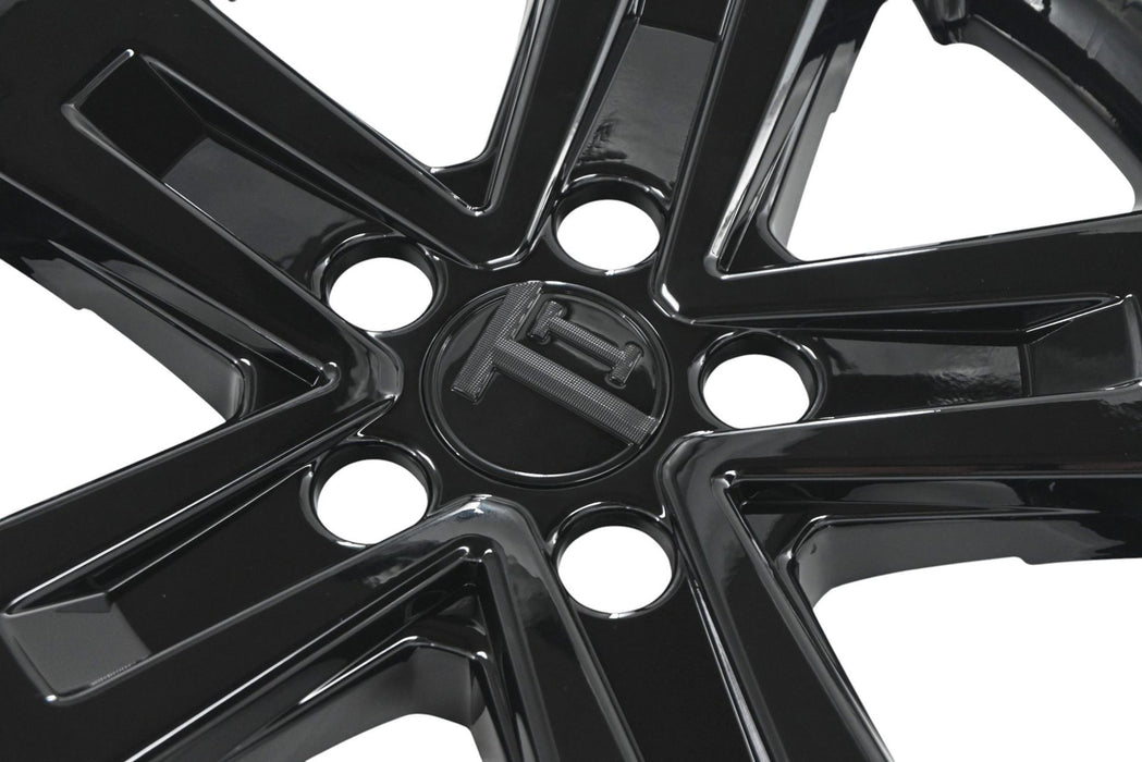 Close-up of WSK827-18BLK gloss black wheel skins for 2025 Honda Pilot