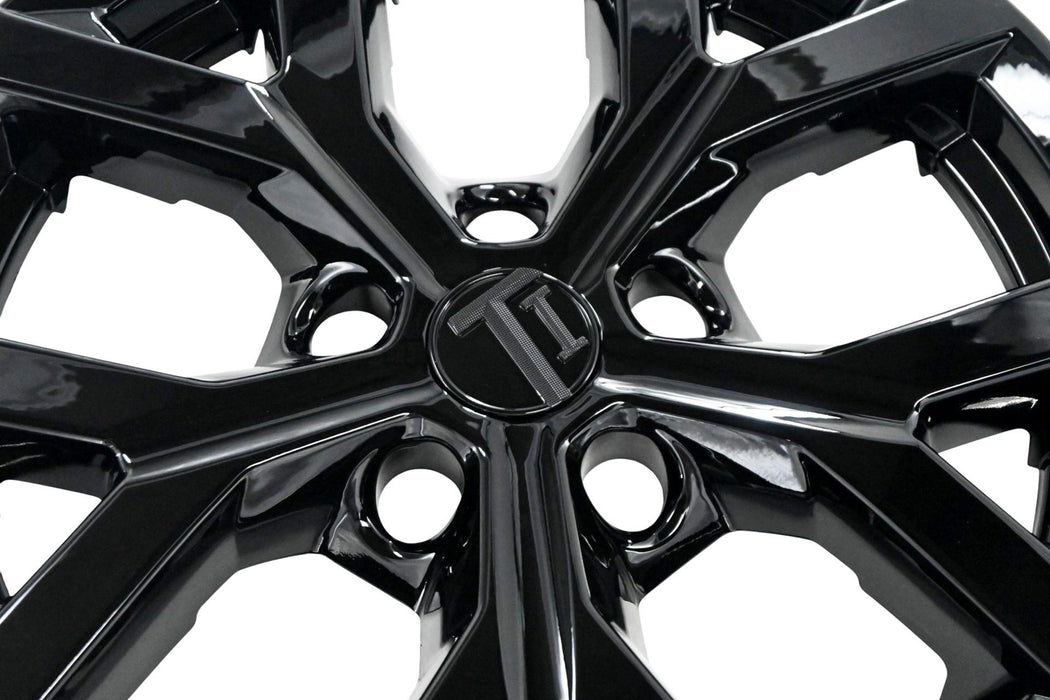 Close-up of WSK881-18BLK gloss black wheel skins for 2023 Jeep Grand Cherokee